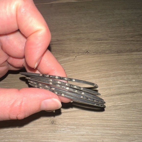 Set of 5 black and silver bangles - Picture 2 of 2